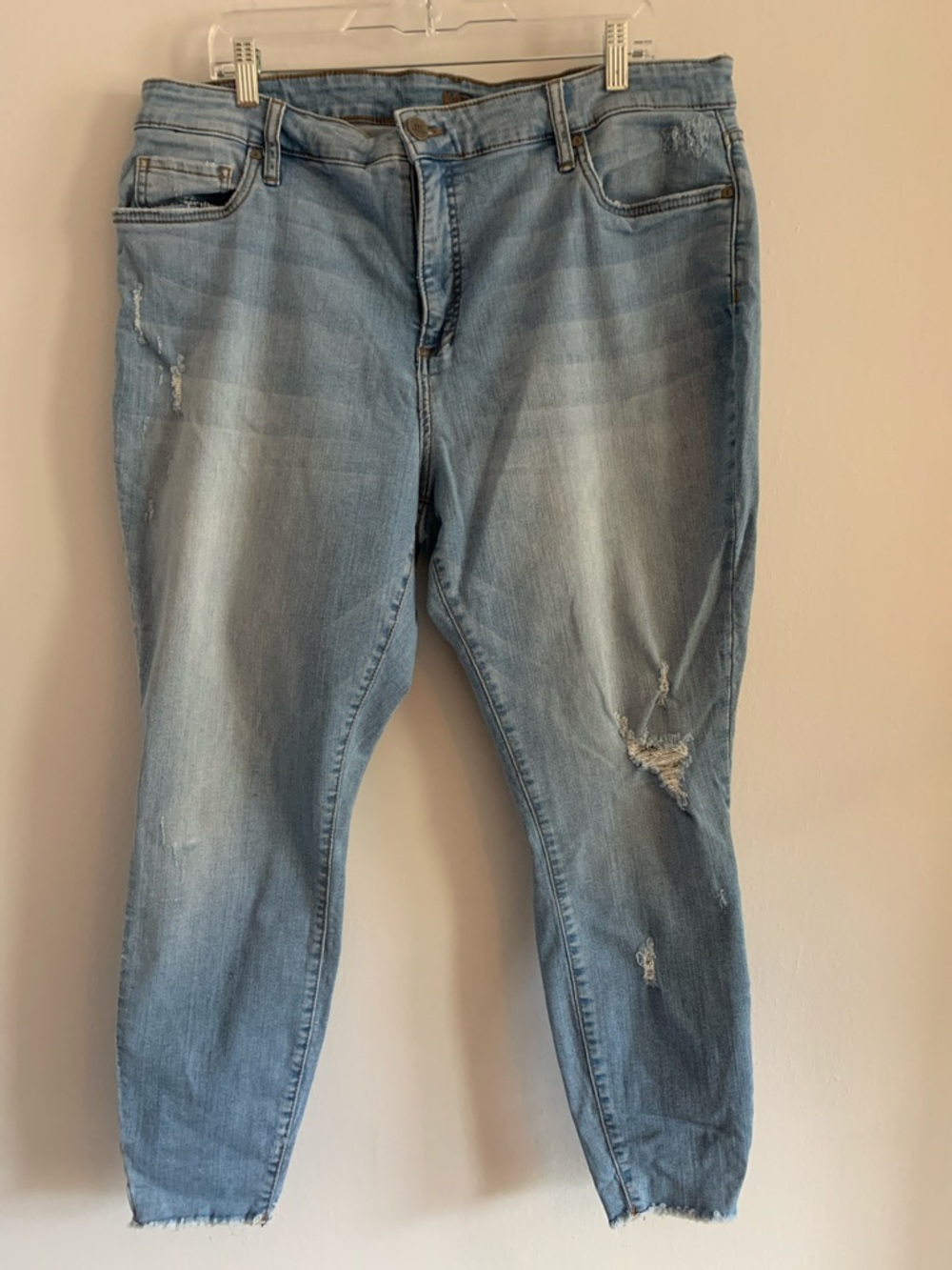 KUT FROM THE KLOTH Light Wash Boyfriend Jeans